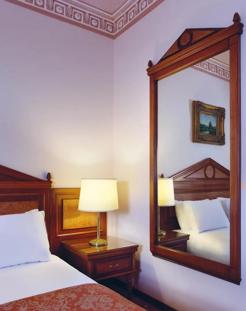 Serenada Golden Palace - Boutique Hotel Beirut