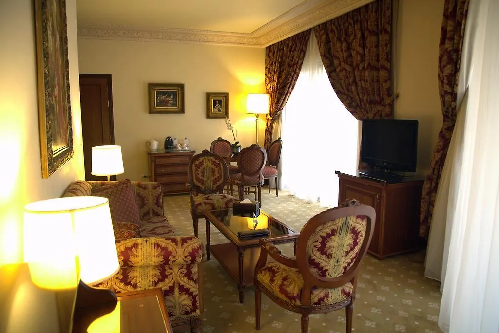 Serenada Golden Palace - Boutique Hotel Beirut